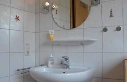 Luetetsburg House | Semi-detached house in Lütetsburg - between the sea and water castle