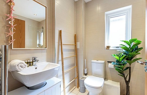 Cricklewood House | Semi-detached House with Modern Bespoke Interior