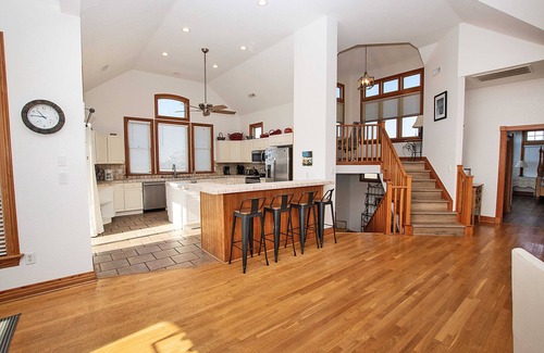 Pine Island House | Semi-Oceanfront, Close to Beach, Private Pool, Poolside Bar, Theatr Rm- PI226, Sea Bright