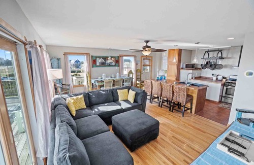 Hatteras House | Semi-Oceanfront Dog Friendly w/Pool, Hot Tub, Game Room, Luggage Lift, Wet Bar