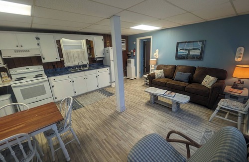 South Nags Head Apartment | Semi-Oceanfront Ground Level Apt🌊 Basic, Beachside Living⛱Private Access Road