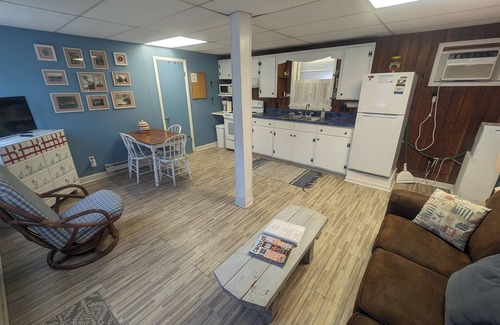 South Nags Head Apartment | Semi-Oceanfront Ground Level Apt🌊 Basic, Beachside Living⛱Private Access Road