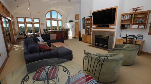 Pine Island House | Semi-Oceanfront, Pool, Hot Tub, Close to beach! PI145, Four Seasons
