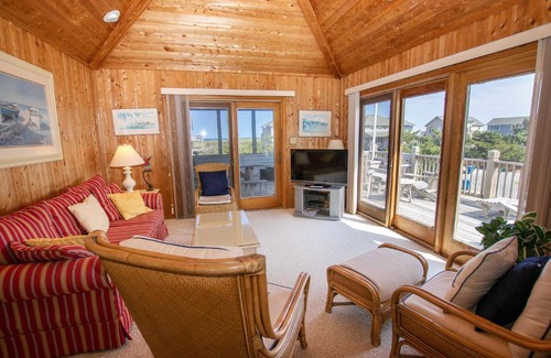 Duck House | Semi-Oceanfront, secluded Beach Cottage, Close to Beach! SA210, Farmer