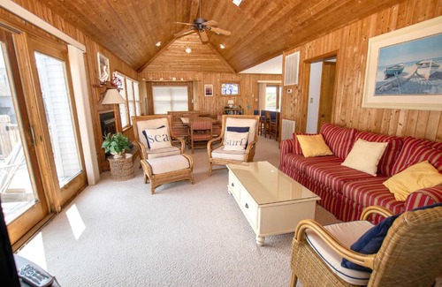Duck House | Semi-Oceanfront, secluded Beach Cottage, Close to Beach! SA210, Farmer