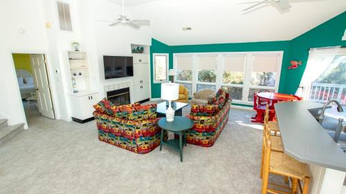 Monteray Shores House | Semi-Soundfront, Private Pool, Hot Tub, Gas grill, MS9, Mango Manor
