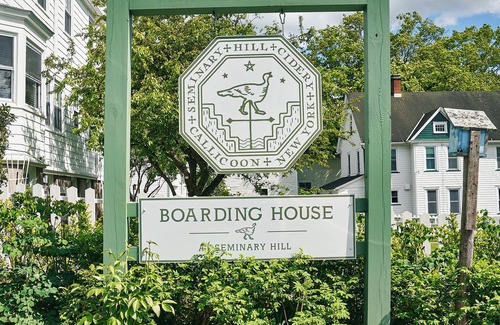 Callicoon House | Seminary Hill Boarding House Apartment 2 by AvantStay | Callicoon