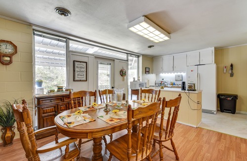 Seneca Apartment | Seneca Abode w/Furnished Deck < 10 Mi to Clemson!
