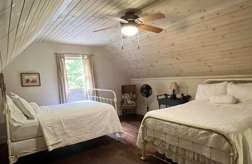 Tellico Plains Cottage | Seneca Cottage is nestled in the Cherokee National Forest