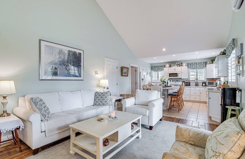Burdett House | Seneca Lake Retreat w/Deck - Walk to Wineries!