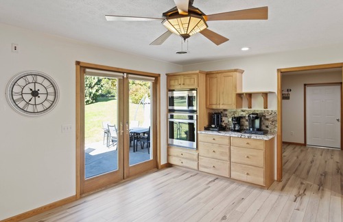 Himrod House | Seneca Lakefront | Hot Tub/Movie Theater/16 guest