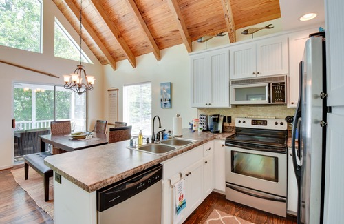 Seneca Cottage | Seneca Lakefront Vacation Rental w/Boat Dock!