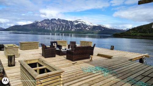 Lenvik Apartment | Senja Jøvika Lodge In the heart of Mallangen