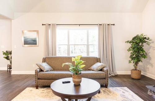 Senoia House | Senoia Secluded Retreat/Master Suite on Main Floor