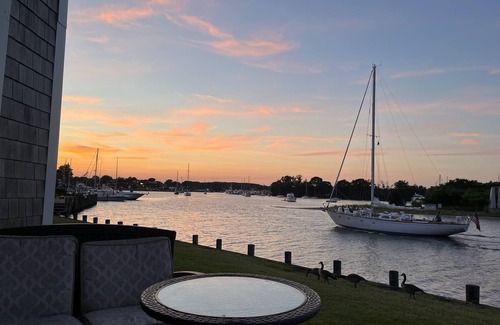 Greenport Condo | Sensational, newly remodeled waterfront Greenport condo
