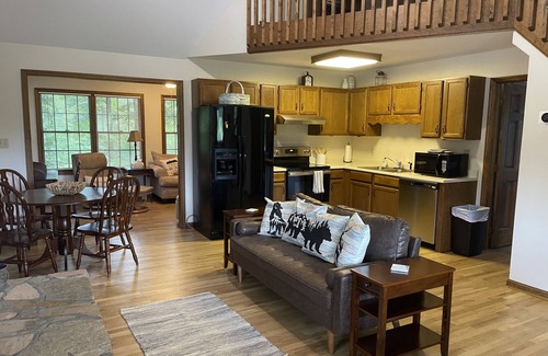 Townsend Cabin | Sensational Sunrise Views overlooking golf course w/incredible mountain views!
