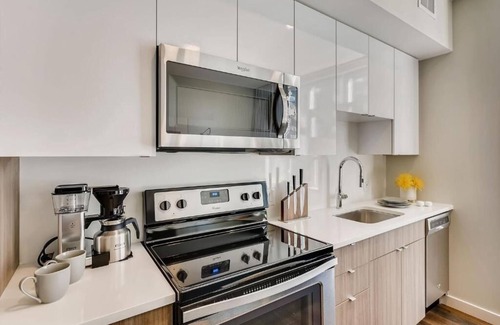LoDo Hotel | Sentral Union Station | Studio Apt in Union Station | Outdoor Pool | BBQ Area