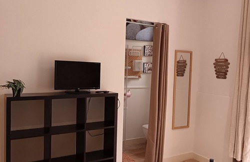 Limoges Bed & Breakfast | Separate Zen room, with separate bathroom, close to the city center.