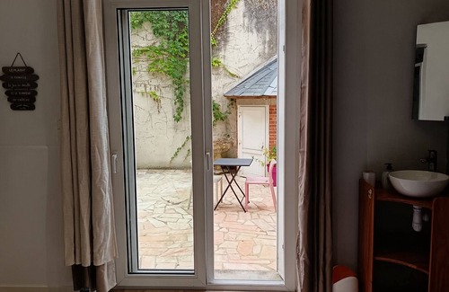 Limoges Bed & Breakfast | Separate Zen room, with separate bathroom, close to the city center.