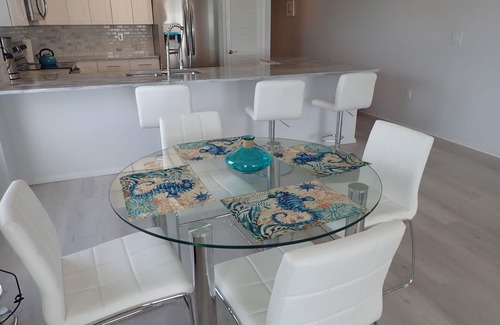 Redington Shores Condo | Sept 13-16 Avail! BEACHFRONT CORNER 2/2 w/Jacuzzi and Electric FP!