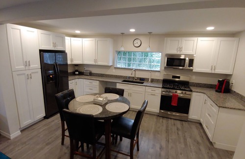 New Smyrna Beach House | Sept. Beach Getaway-NSBnSteps to the ocean, shops, restaurants.