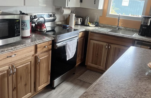 Long Beach House | Sept. dates 8th-18/20% discount for 5 night stay. Pet friendly, fenced yard.
