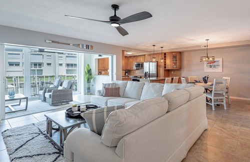 Historic District Condo | Sept/Oct Special! 25% off! Beautiful Condo near Fisherman's Village.