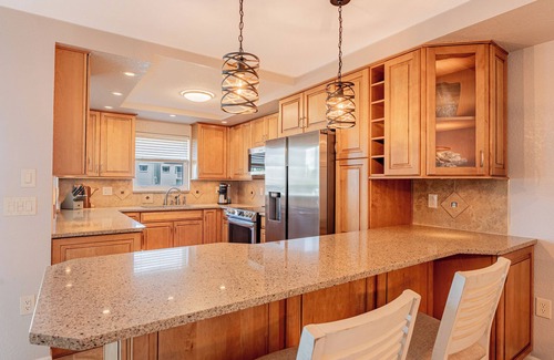 Historic District Condo | Sept/Oct Special! 25% off! Beautiful Condo near Fisherman's Village.