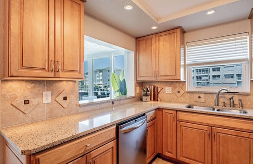 Historic District Condo | Sept/Oct Special! 25% off! Beautiful Condo near Fisherman's Village.