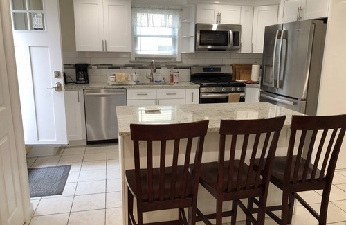 Long Beach House | SEPTEMBER SPECIAL – book now BEACHSIDE RETREAT 2 BD APT/W/PVT PATIO