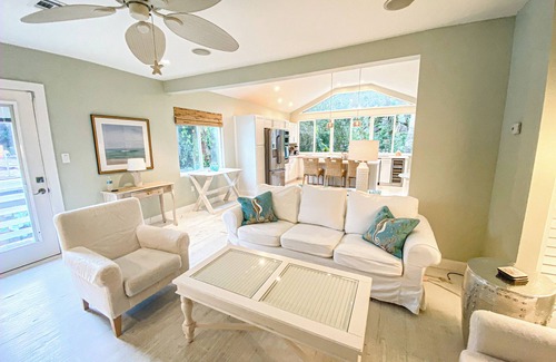 Summerplace House | September Special! Book 5 nights get 6th night free! Dog friendly beach!