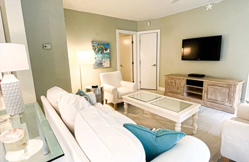 Summerplace House | September Special! Book 5 nights get 6th night free! Dog friendly beach!