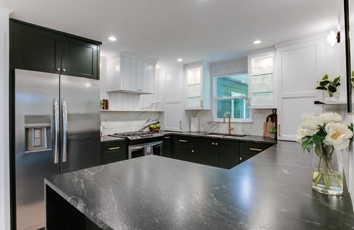 Sawyer House | September weekends still available! Heated pool and hot tub. 2 min to the Beach!