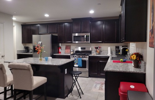 Visalia House | Sequoia Cheerful