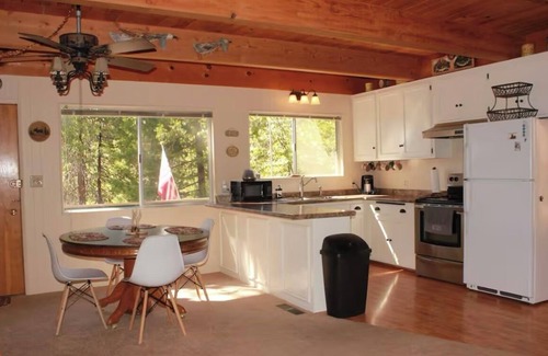 Alta Sierra Cabin | Sequoia Forest Cabin—Lake & River—Ski, Raft, Hike, Bike and More