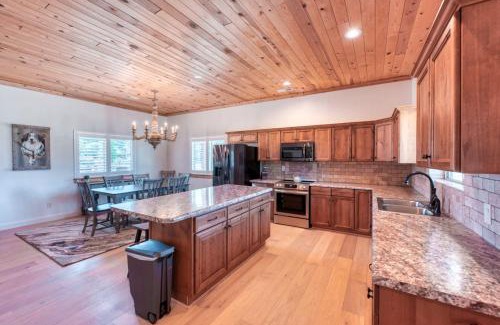 Kanab House | Sequoia Homestead in Kanab Pets OK Heated Pool