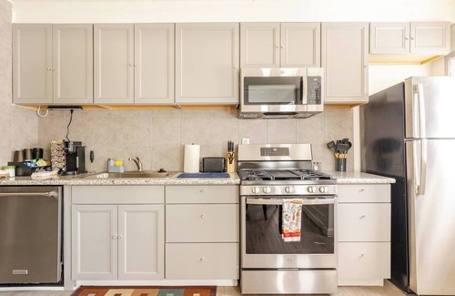 Visalia House | Sequoia/Kaweah Hospital Duplex 2/2