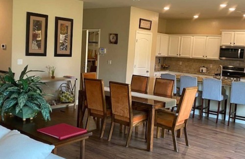 Visalia House | Sequoia Neighbor/Home Away From Home