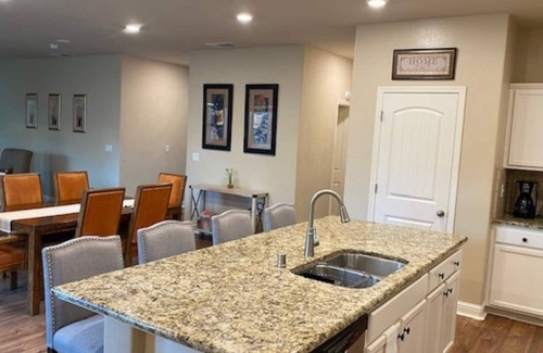 Visalia House | Sequoia Neighbor/Home Away From Home