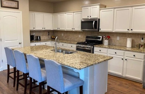 Visalia House | Sequoia Neighbor/Home Away From Home