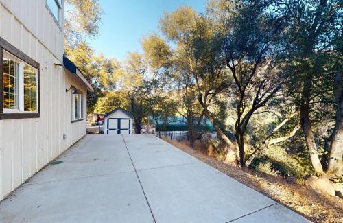 Springville House | Sequoia Ridge Retreat