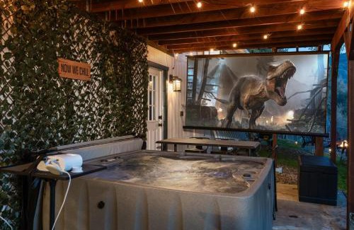 Yosemite Forks Villa | Sequoia's Dream with Mountain View, Spa, Heated Floor, Bar, Cinema!