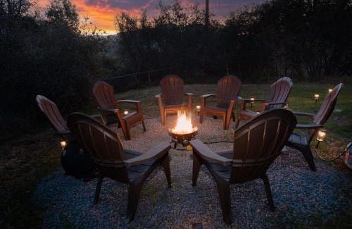 Yosemite Forks Villa | Sequoia's Dream with Mountain View, Spa, Heated Floor, Bar, Cinema!