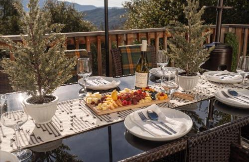 Yosemite Forks Villa | Sequoia's Dream with Mountain View, Spa, Heated Floor, Bar, Cinema!