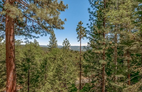 Dorrington Cabin | SEQUOIA SUNRISE - 3 BEDROOM PLUS FAMILY ROOM AND STUNNING VIEWS IN DORRINGTON!