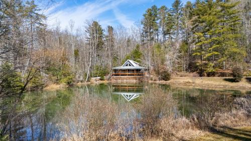 Hendersonville House | Serenade Collection by Carolina Mornings