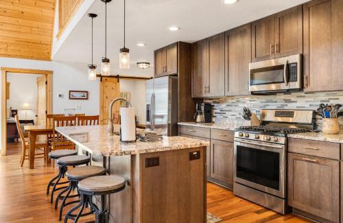 Hendersonville House | Serenade Shores by Carolina Mornings