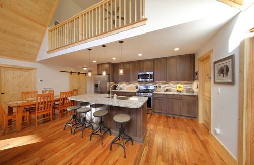 Hendersonville House | Serenade Shores: Now Listed Through Carolina Mornings! See VRBO 4455449