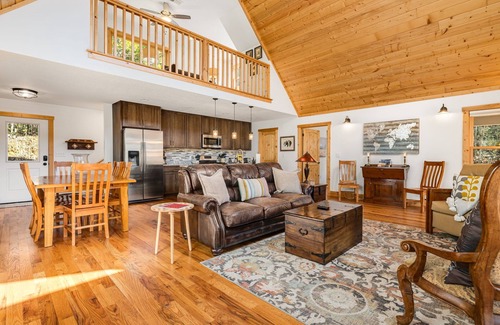 Pisgah Forest House | Serenade Shores by CM | Pet-Friendly Cabin, Waterfront Views🌊 +Biltmore Pass