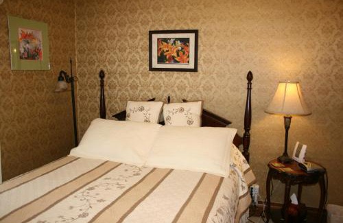 Saugatuck Bed & Breakfast | Serendipity Bed and Breakfast